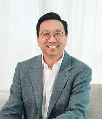 Phil Sham headshot.JPG